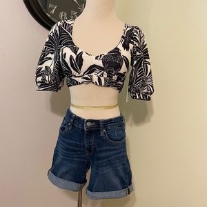 Mott50 Short Sleeve Swim Top Ivory and Black UPF 50 Parrot Tropical NWT